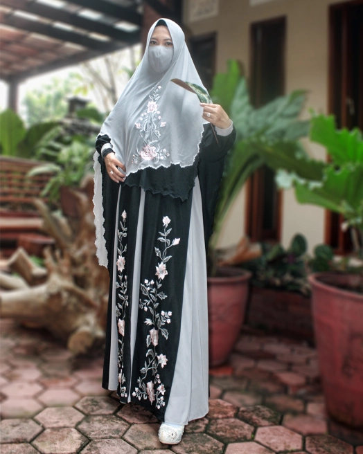 Gamis Dress Seruti Embro Lotus Black 1 web_gamis_new_003